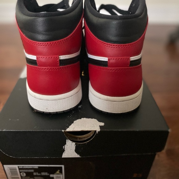 Jordan 1 Mid “Chicago Toe” - Picture 2 of 4